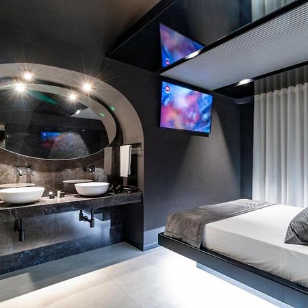 4 Suites " Unconventional Living Rooms " คาตาเนีย ภายนอก รูปภาพ