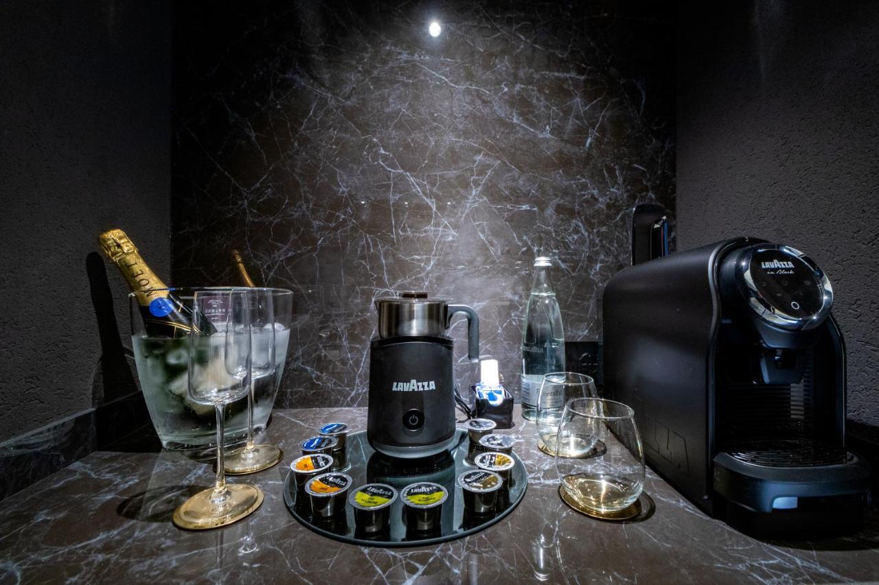 4 Suites " Unconventional Living Rooms " คาตาเนีย ภายนอก รูปภาพ