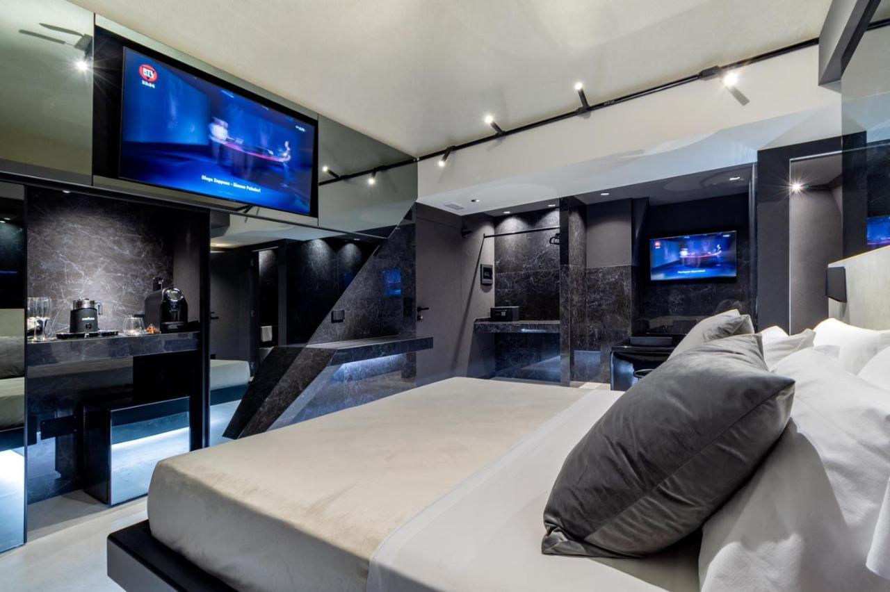 4 Suites " Unconventional Living Rooms " คาตาเนีย ภายนอก รูปภาพ