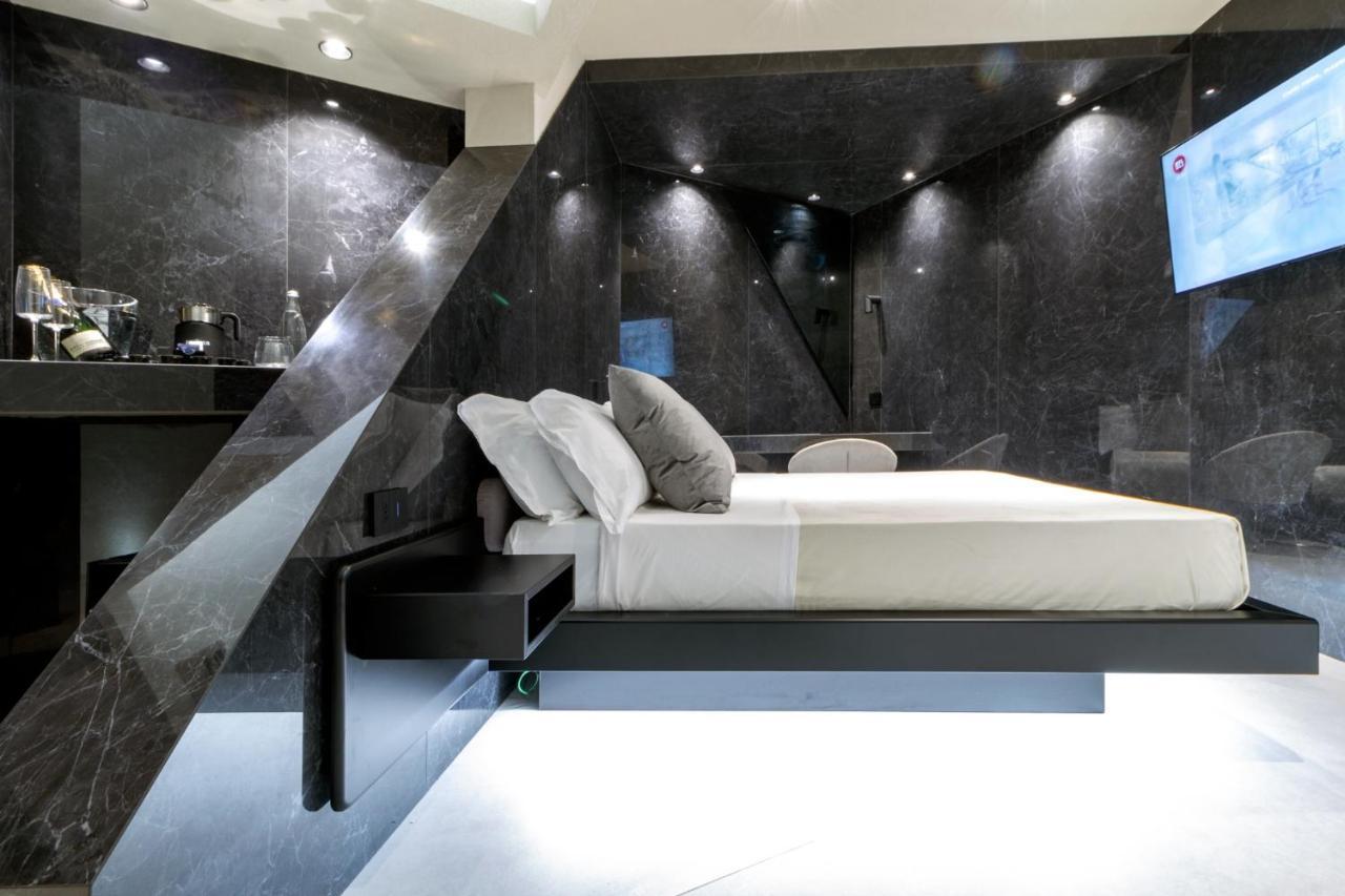 4 Suites " Unconventional Living Rooms " คาตาเนีย ภายนอก รูปภาพ